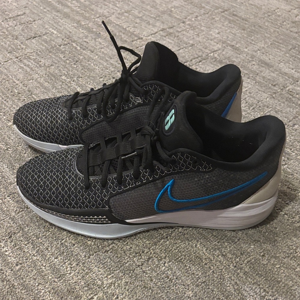 Nike Sabrina 1
Family Bonds (Women's)
